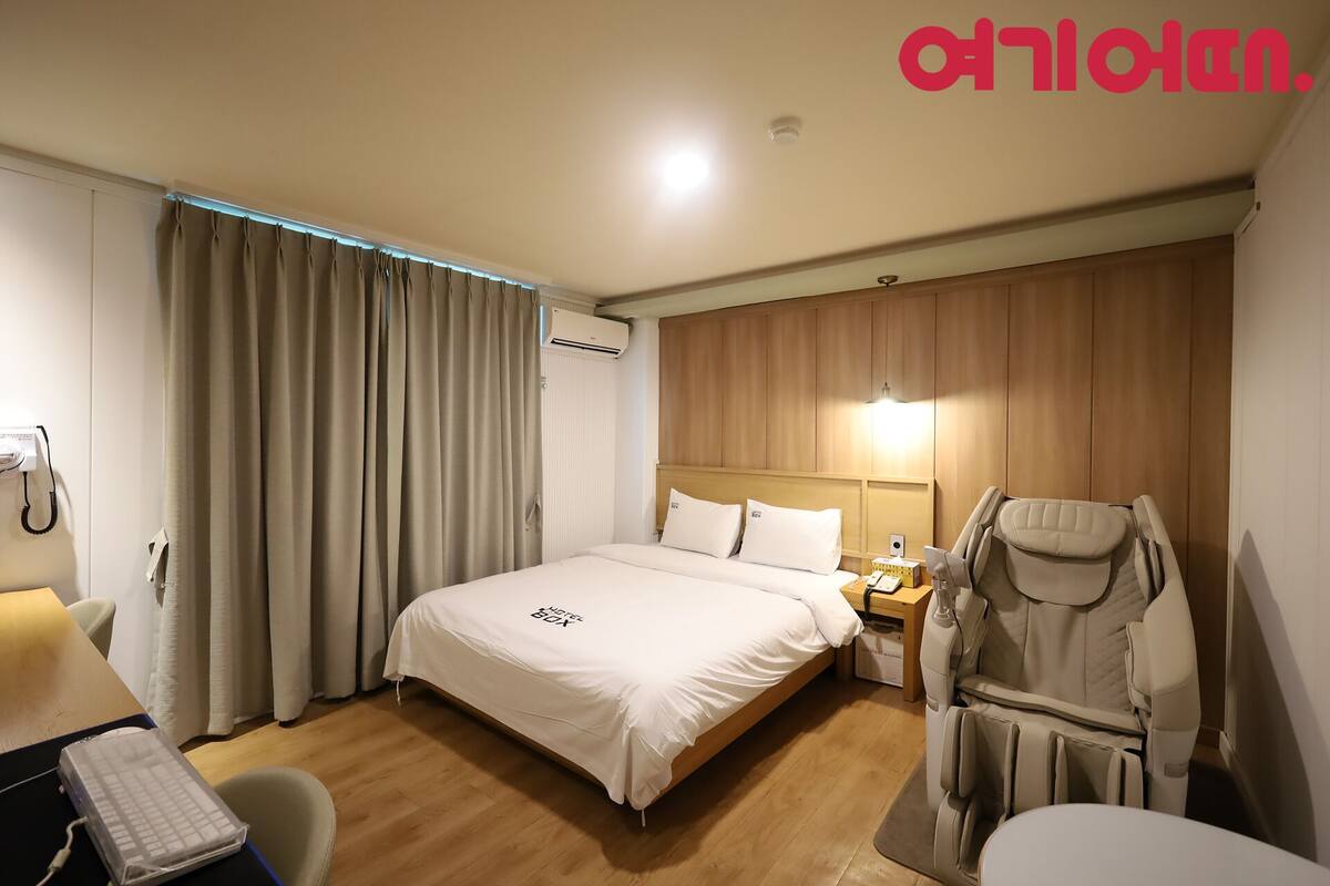 Premium Room | Blackout drapes, soundproofing, WiFi (free), individually decorated
