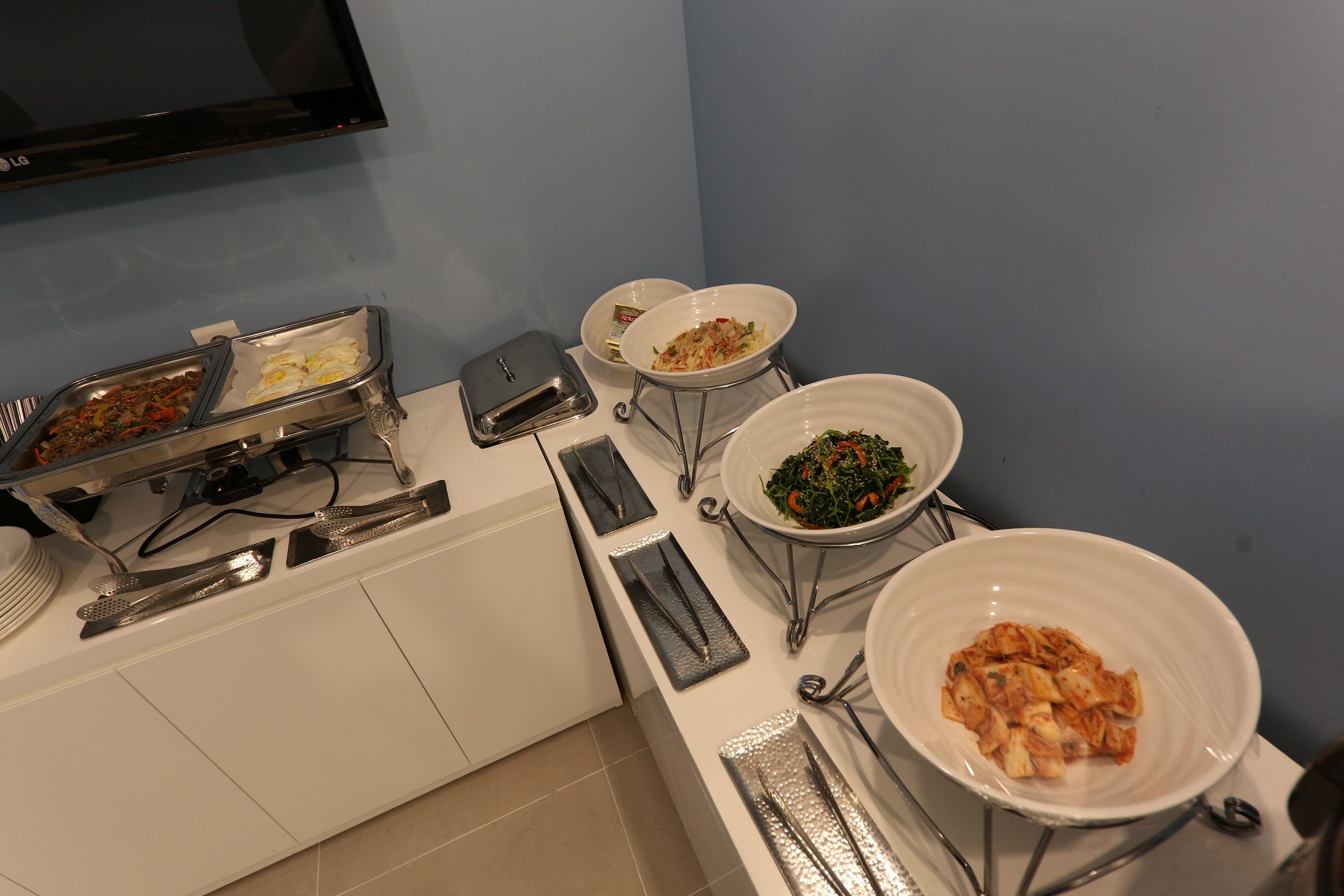 Free daily buffet breakfast