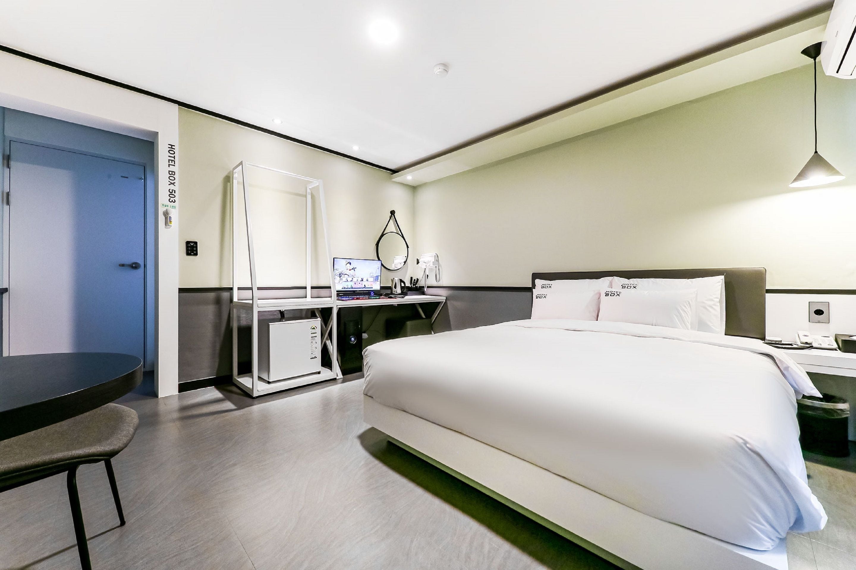 Standard Room | Individually decorated, individually furnished, blackout drapes