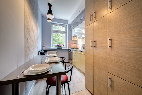 Apartment, 2 Bedrooms | Private kitchen
