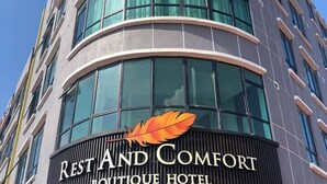 A building with a sign that reads "Rest and Comfort Boutique Hotel". - Rest and Comfort Boutique Hotel (Kuala Terengganu)