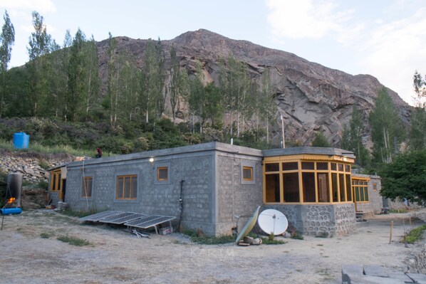 Front of property - Tara Homestay (Karimabad)