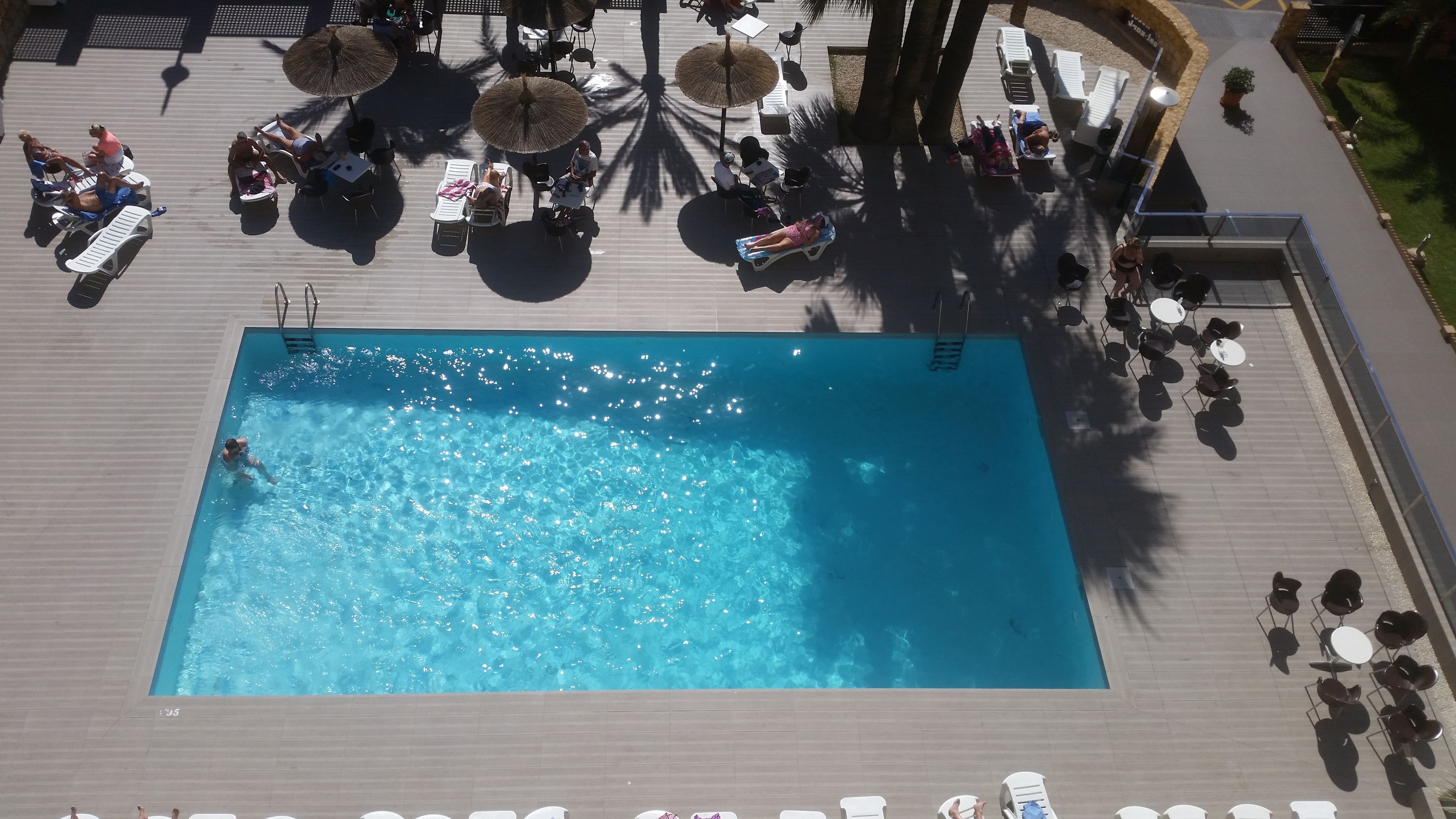 outdoor pool, open 10:00 am to 8:00 pm, pool loungers