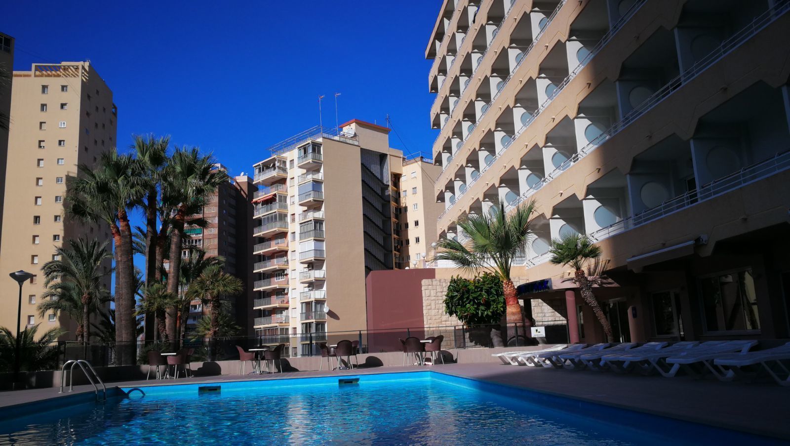 outdoor pool, open 10:00 am to 8:00 pm, pool loungers