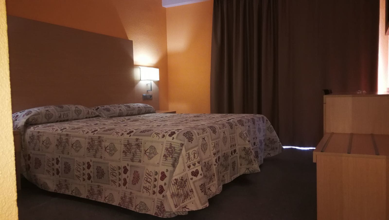 double room | 1 bedroom, in-room safe, blackout curtains, travel cot