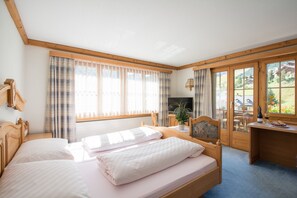 7 habitaciones, edredón, camas con efecto memoria y escritorio 