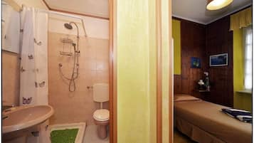 Zweibettzimmer (5) | Badezimmer | Dusche, Designer-Toilettenartikel, Haartrockner, Bidet