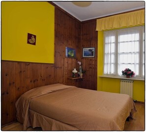 Individually decorated, individually furnished, desk - Osteria Gaute La Nata (Viu)