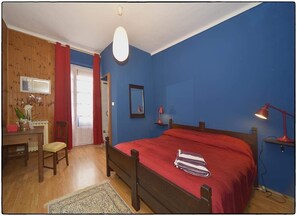 Individually decorated, individually furnished, desk - Osteria Gaute La Nata (Viu)