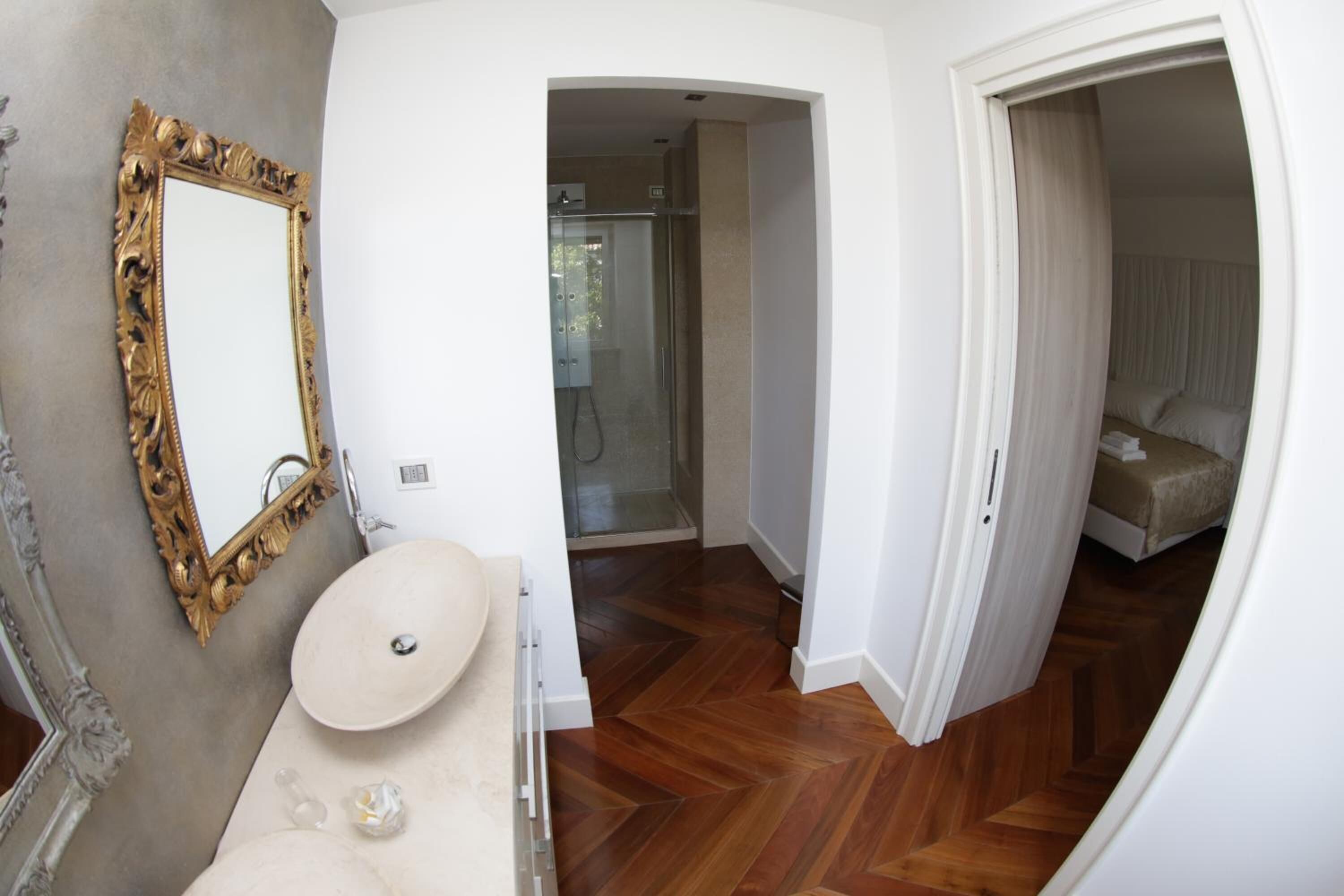 Dusche, Regendusche, Haartrockner, Bidet