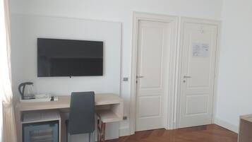 Superior Double or Twin Room (Reims) | In-room safe, soundproofing, free WiFi, bed sheets