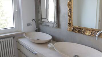 Familien-Suite (Epernay) | Badezimmer