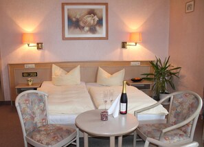 Desk, free WiFi - Hotel Adlerhof (Tauberbischofsheim)