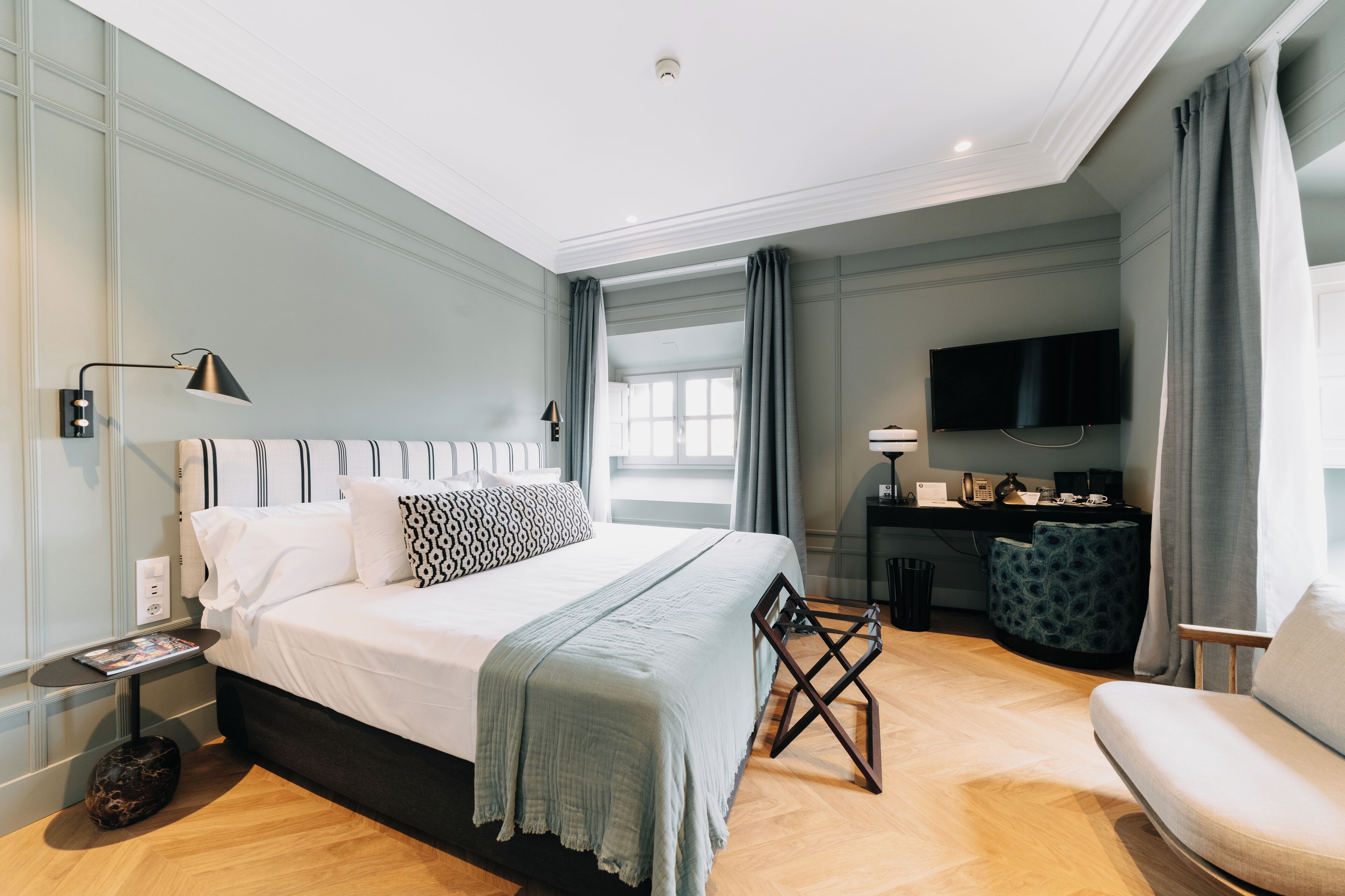 Down comforters, minibar, in-room safe, desk