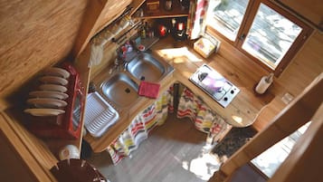 Kabin Comfort (Iles Cabanes) | Dapur kecil pribadi | Lemari es, microwave, oven, dan kompor