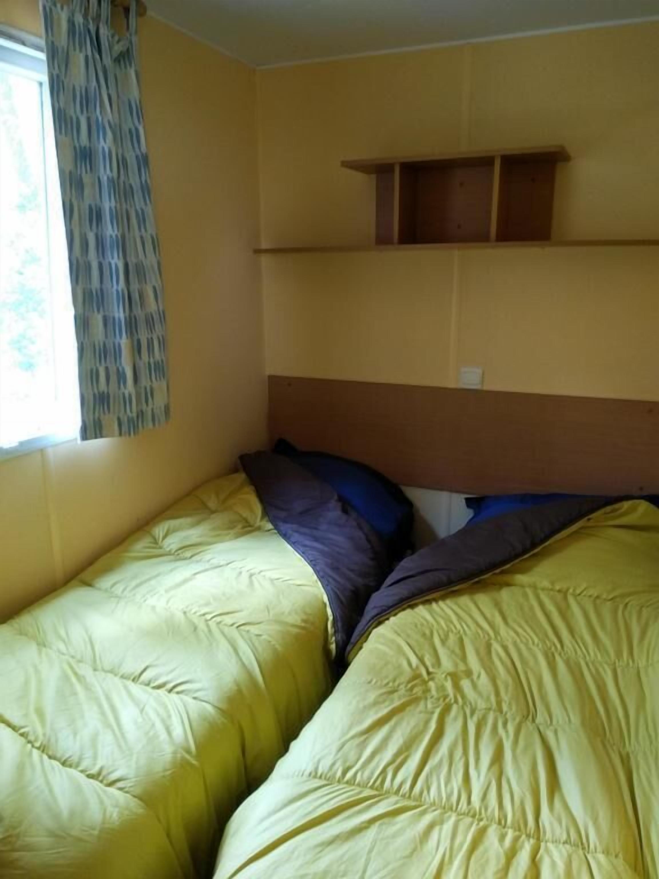 Mobil Karavan, 2 kamar tidur, teras | 2 kamar tidur dan didekorasi berbeda-beda