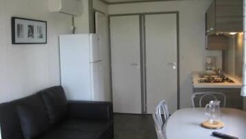 Chalet, 2 Bedrooms, Terrace (Chalet 28) | Living area