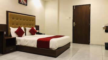 Deluxe Double Room | In-room safe, blackout curtains, iron/ironing board, free WiFi