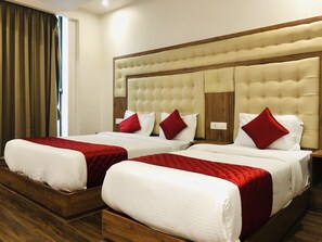 In-room safe, blackout curtains, iron/ironing board, free WiFi - Hotel BKC Garden (Mumbai)
