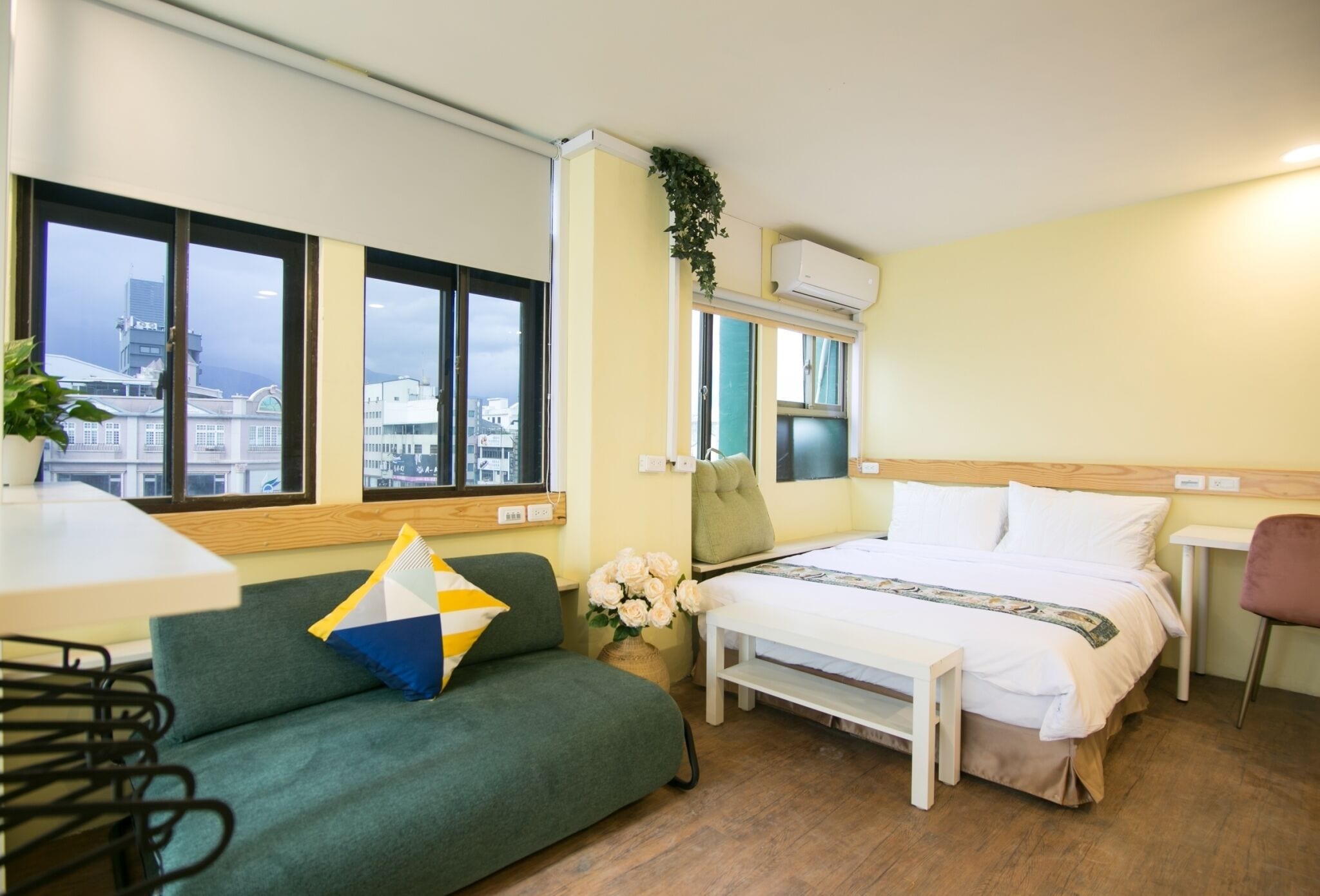 deluxe quadruple room, city view | blackout curtains, free wifi, bed sheets