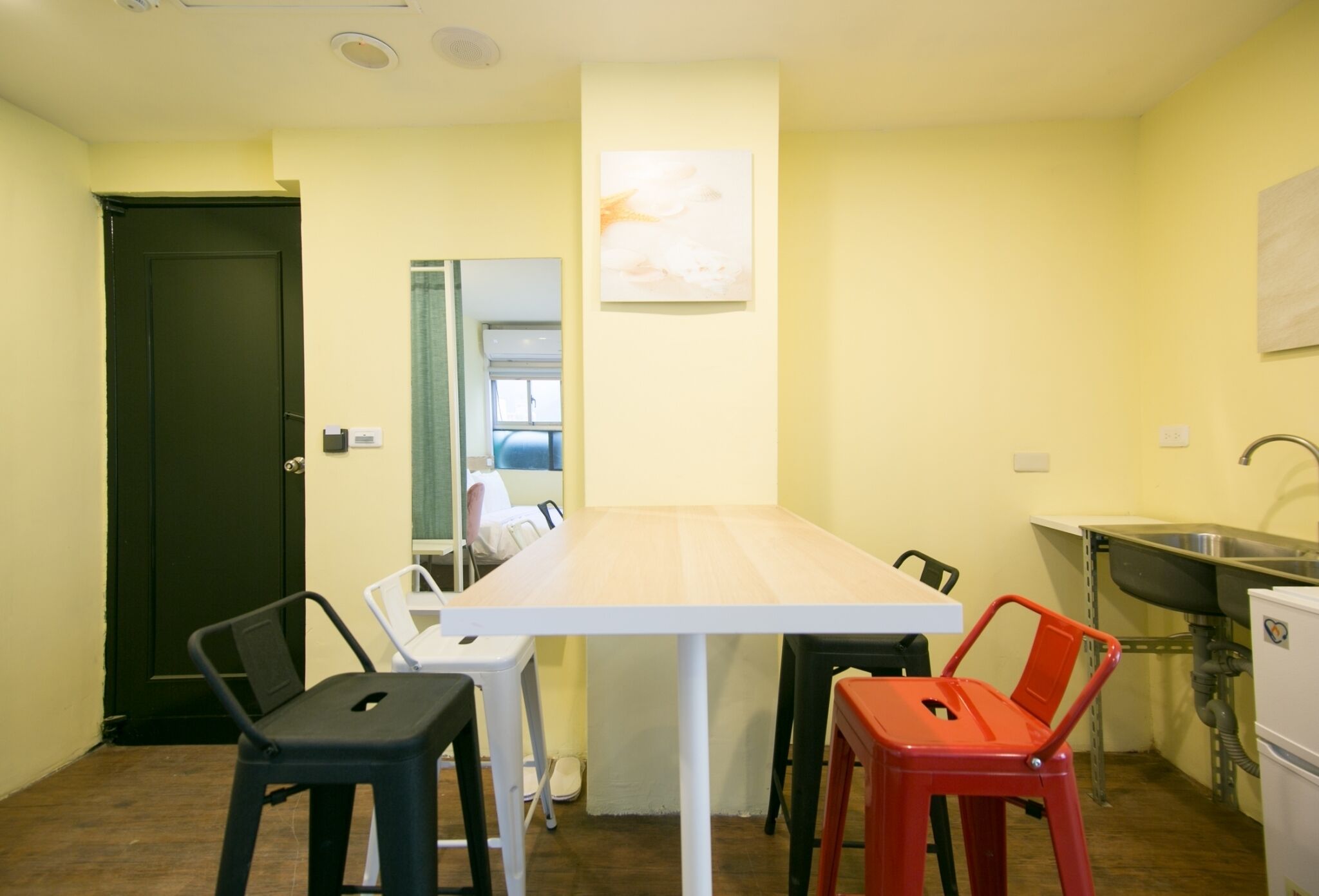 deluxe quadruple room, city view | blackout curtains, free wifi, bed sheets