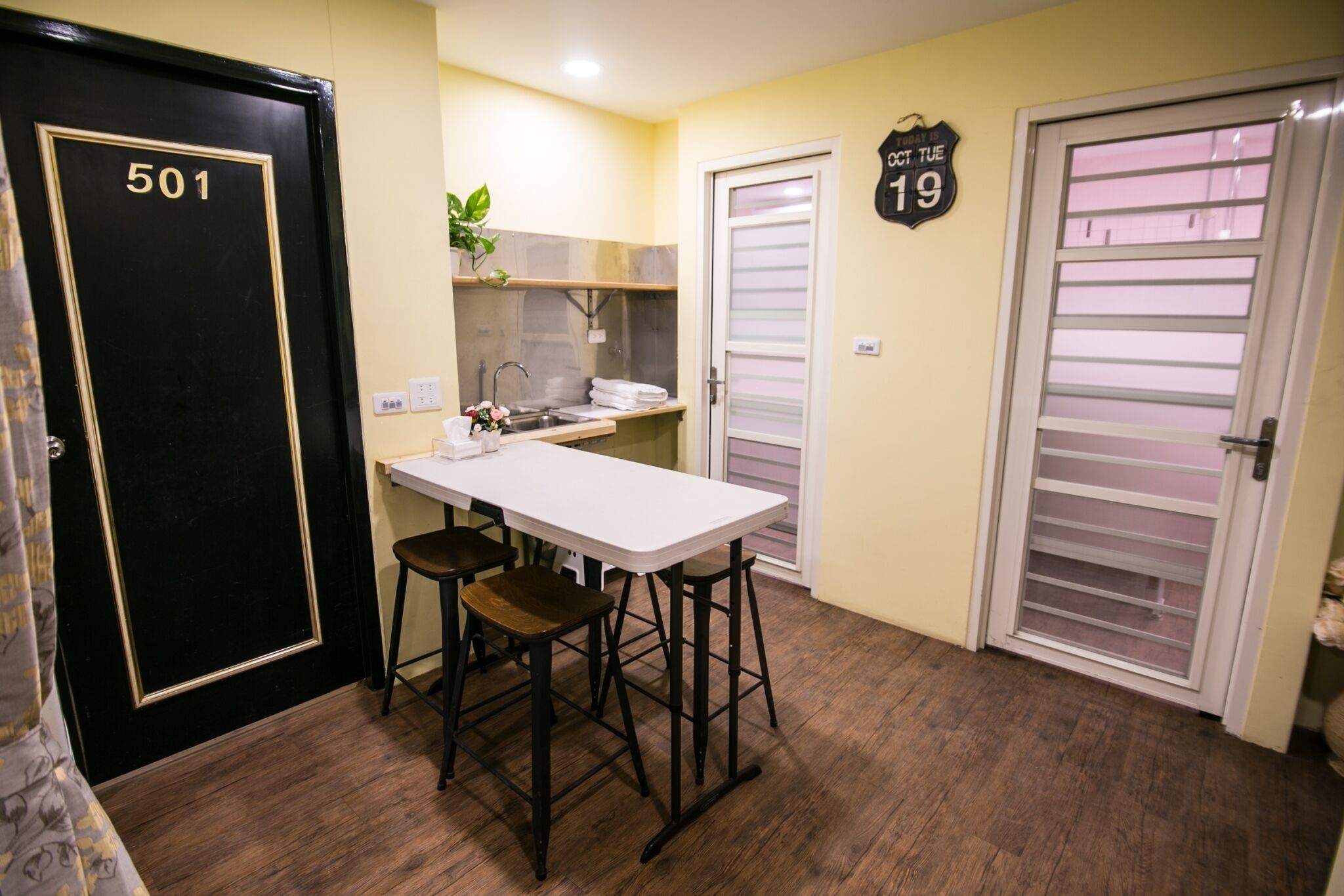 family suite, 4 bedrooms | in-room dining