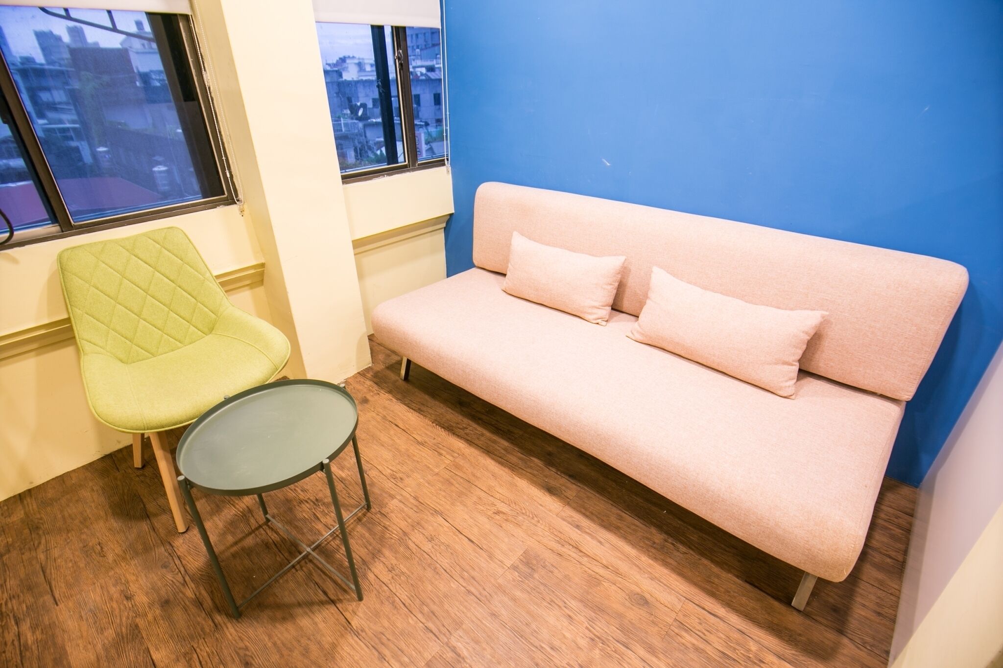 family suite, 4 bedrooms | living area | tv