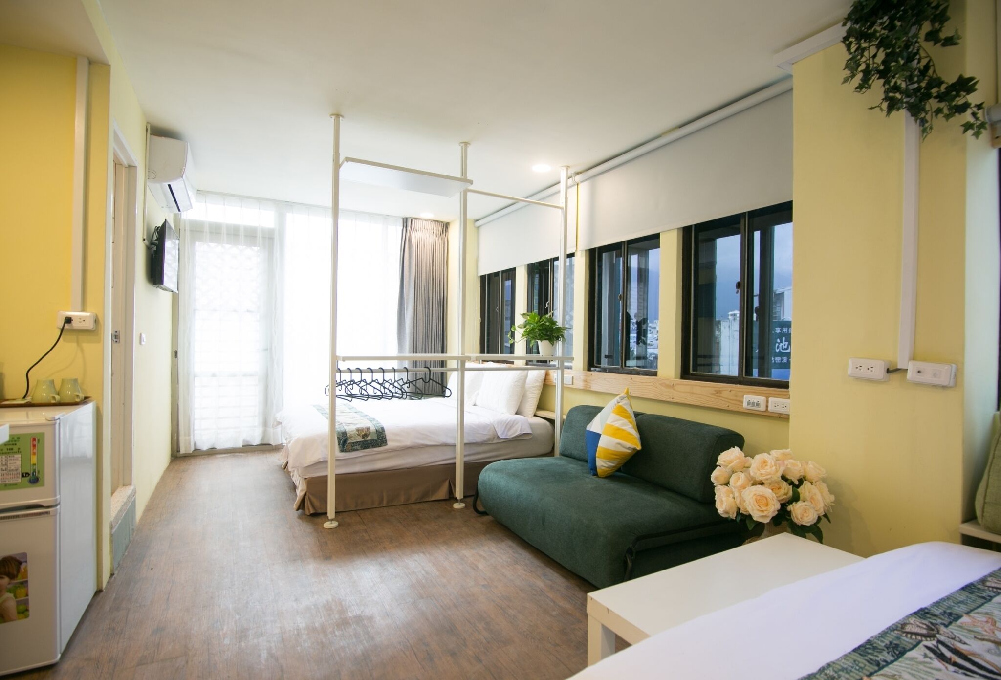 deluxe quadruple room, city view | blackout curtains, free wifi, bed sheets