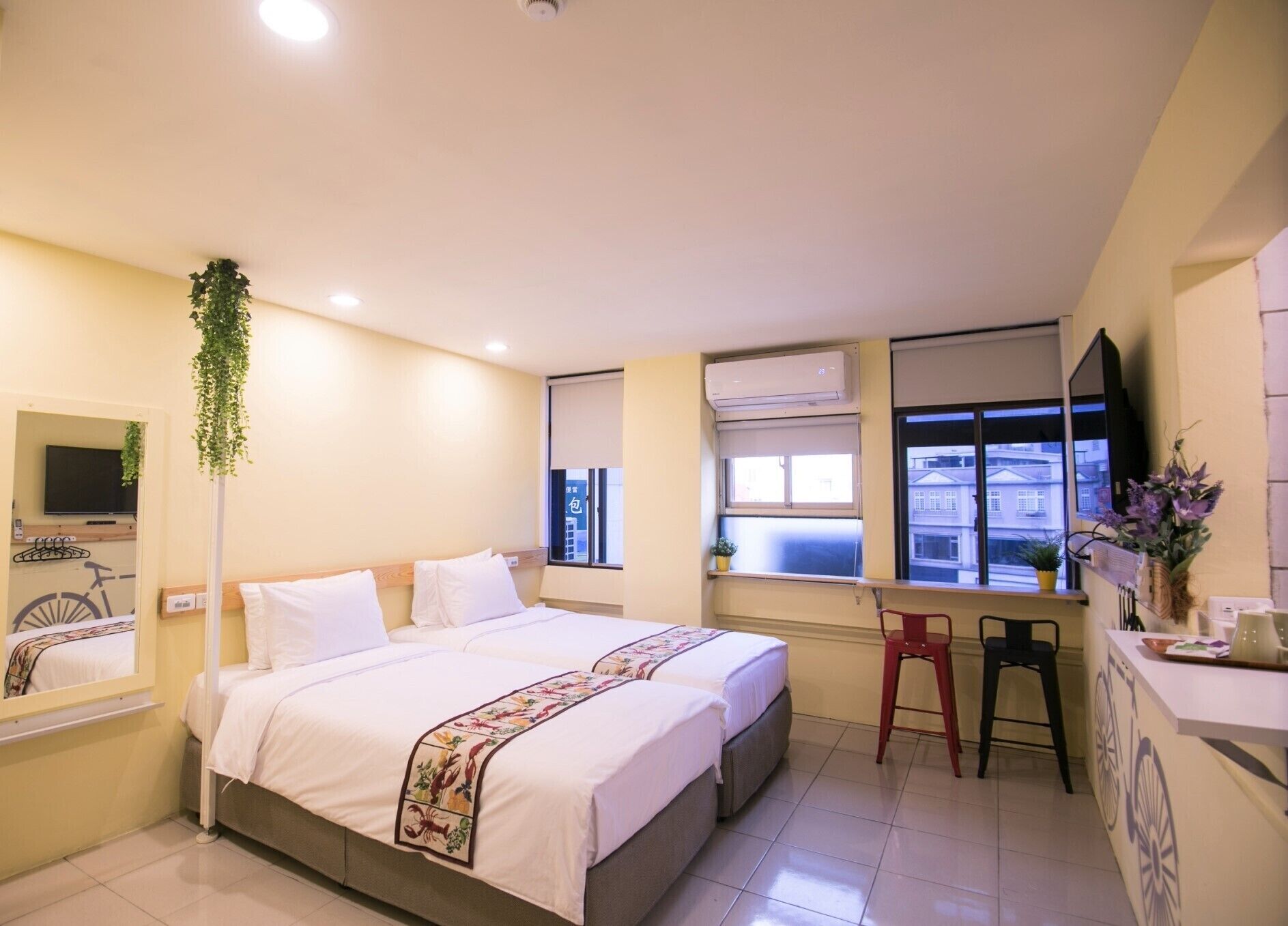 deluxe twin room, city view | blackout curtains, free wifi, bed sheets