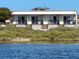 Suíte estúdio | Cortinas blackout, ferros/tábuas de passar roupa, roupa de cama