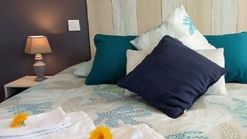 Romantic Double Room (Chambre des Baumes) | Premium bedding, memory foam beds, desk, soundproofing