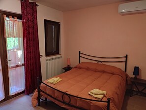 Bed sheets, wheelchair access - B&B Casale Roshlee (Gualdo Cattaneo)