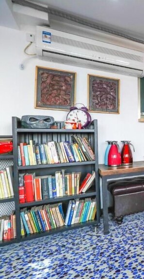 Interior - Only Cafe and Backpacker (Chongqing)