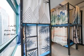 Premium bedding, memory-foam beds, free minibar, in-room safe - Only Cafe and Backpacker (Chongqing)