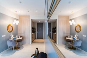 Luxury Apartment, 1 King Bed with Sofa bed, Partial Ocean View | Egyptian cotton sheets, premium bedding, memory foam beds, in-room safe - Veranda Beachfront Residence Pattaya (Pattaya)