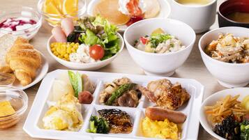 Esmorzar diari d'estil bufet (1650 JPY per persona)