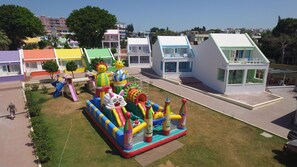 Área de juegos infantiles al aire libre