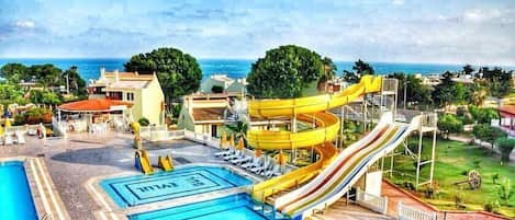 Piscine extérieure (ouverte en saison)