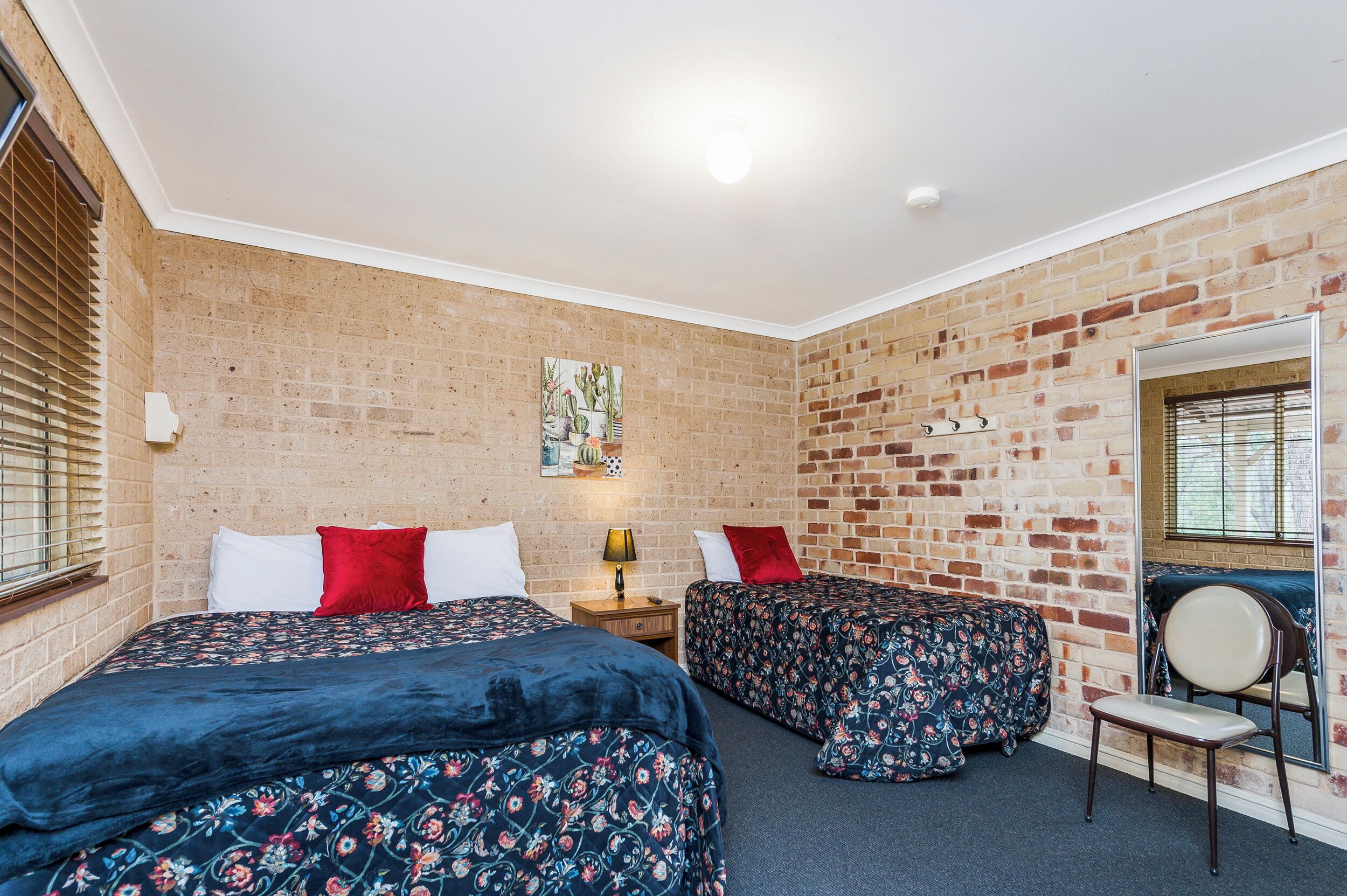 Classic Twin Room, 1 Bedroom | Individually decorated, individually furnished, blackout drapes