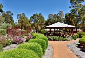 Garden - Travellers Rest Motel (Mundaring)