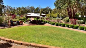 Children's play area - outdoor - Travellers Rest Motel (Mundaring)