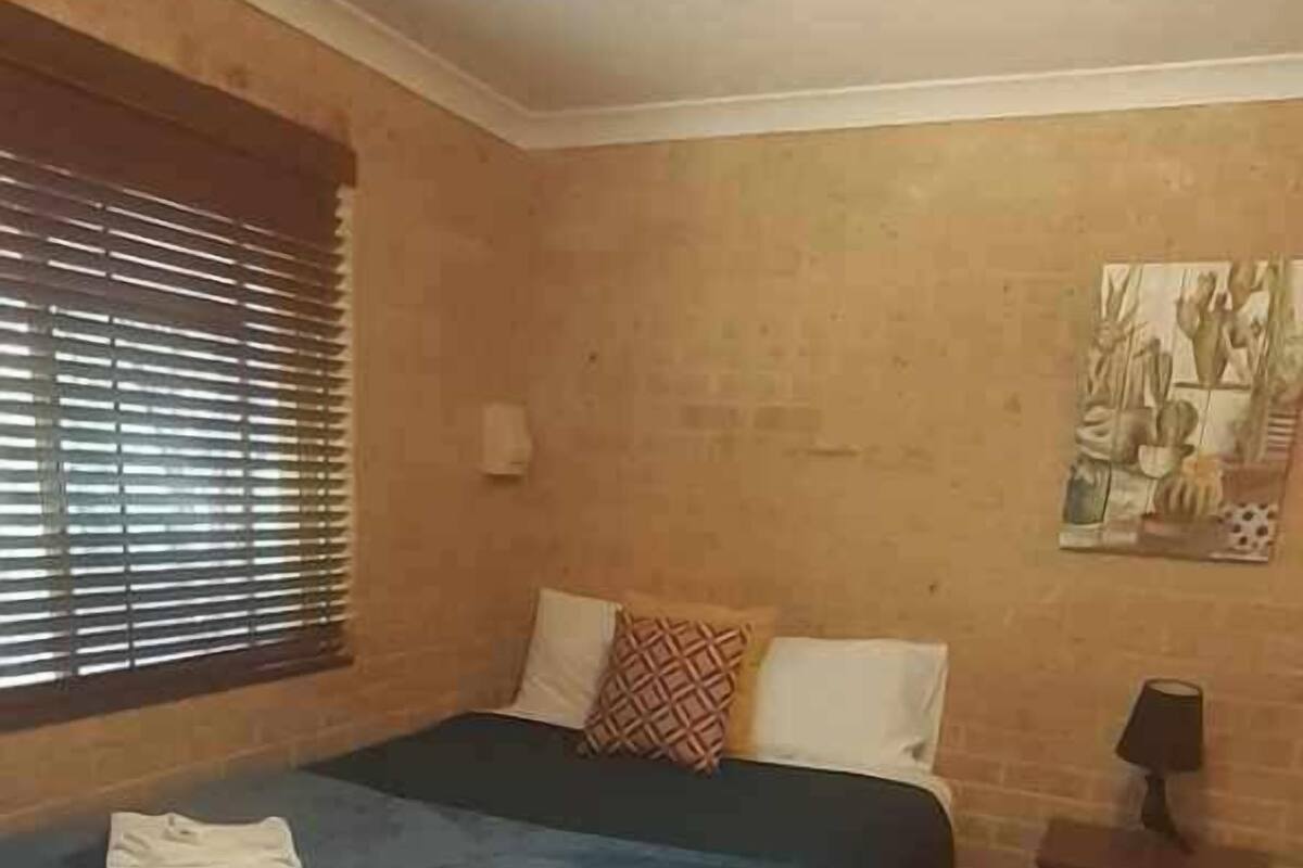 Classic Twin Room, 1 Bedroom | Dihias secara berasingan, dilengkapkan perabot secara berasingan