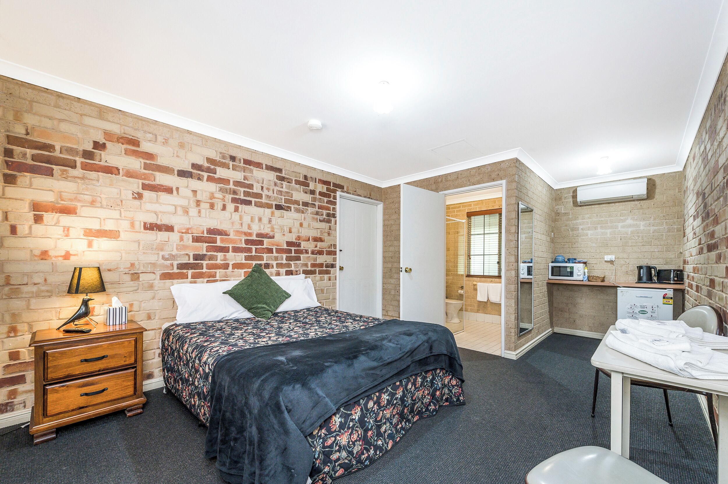 Bush Retreat, 1 Bedroom | Individually decorated, individually furnished, blackout drapes