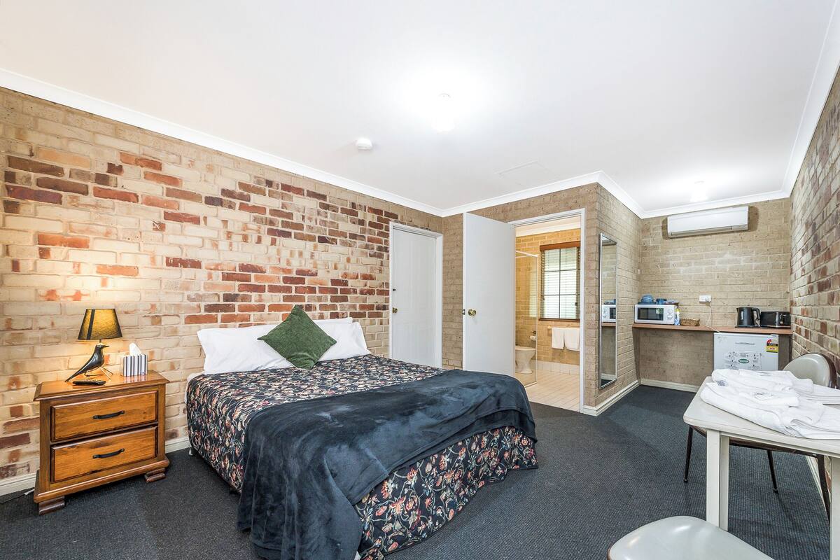 Bush Retreat, 1 Bedroom | Blackout drapes, soundproofing, iron/ironing board