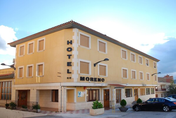 Front of property - HOTEL MORENO (Elche De La Sierra)