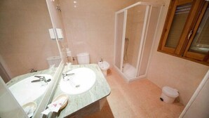 Bathroom - HOTEL MORENO (Elche De La Sierra)