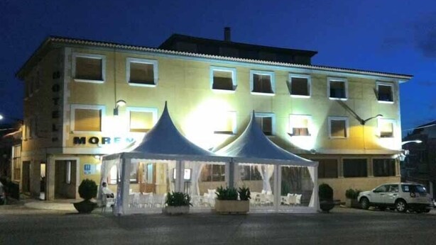 Front of property – evening/night - HOTEL MORENO (Elche De La Sierra)