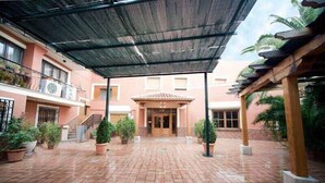 Courtyard - HOTEL MORENO (Elche De La Sierra)