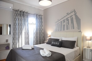Hypo-allergenic bedding, laptop workspace, soundproofing - Athina apartments (Athens)