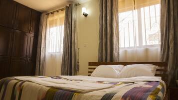 Apartemen Keluarga, 2 kamar mandi | Setrika/meja setrika, Wi-Fi gratis, dan seprai linen